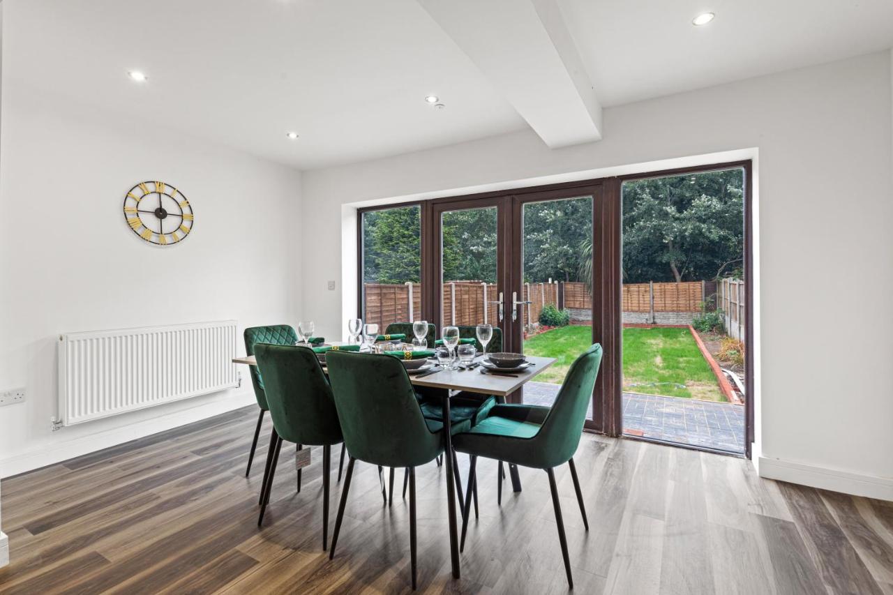 Walsall - 4 Bedroom House, Wi-Fi, Garden , Sleeps 8 - Jrr Stays Bescot Eksteriør bilde