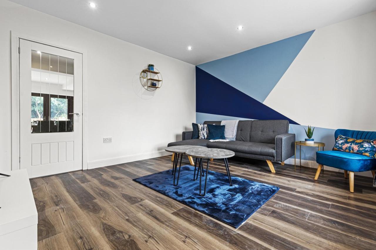 Walsall - 4 Bedroom House, Wi-Fi, Garden , Sleeps 8 - Jrr Stays Bescot Eksteriør bilde