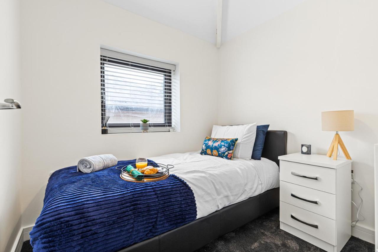 Walsall - 4 Bedroom House, Wi-Fi, Garden , Sleeps 8 - Jrr Stays Bescot Eksteriør bilde