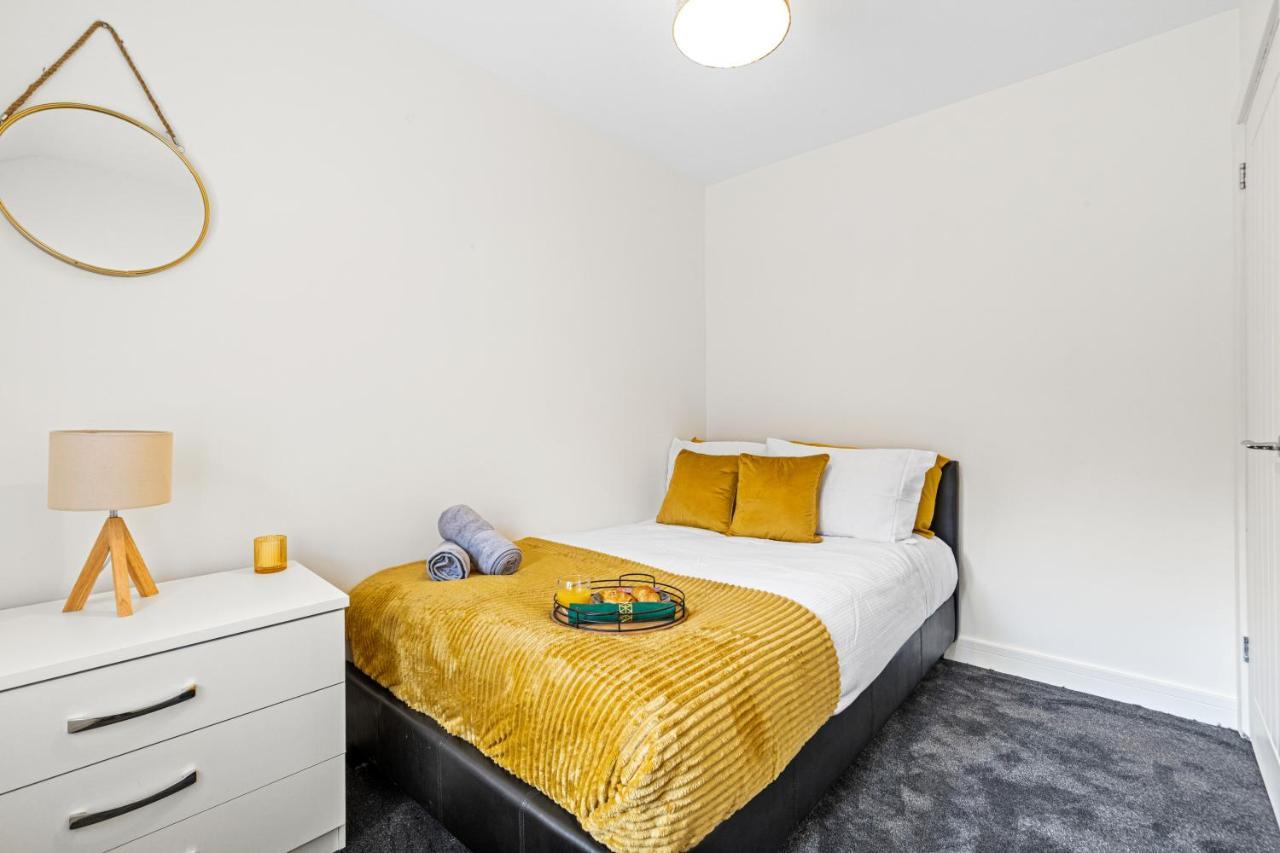 Walsall - 4 Bedroom House, Wi-Fi, Garden , Sleeps 8 - Jrr Stays Bescot Eksteriør bilde